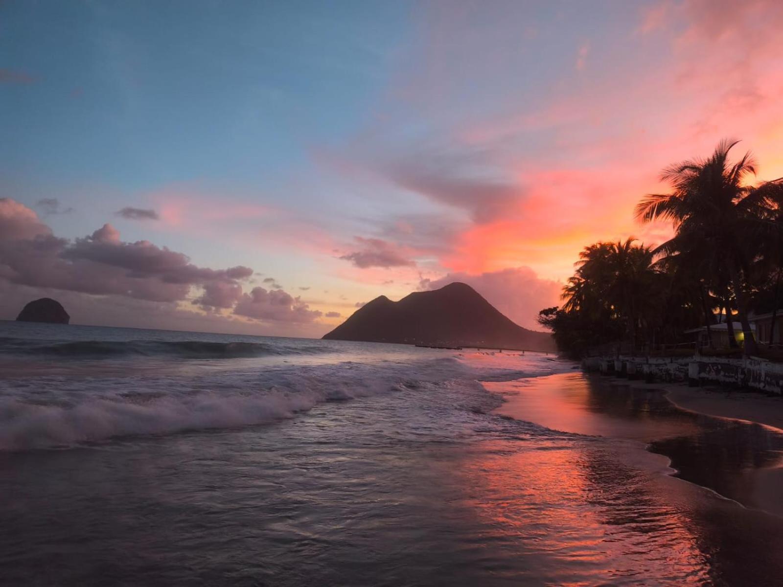 Villa En Bord De Mer, Vue Mer Au Diamant เลอ ดีอามงต์ ภายนอก รูปภาพ